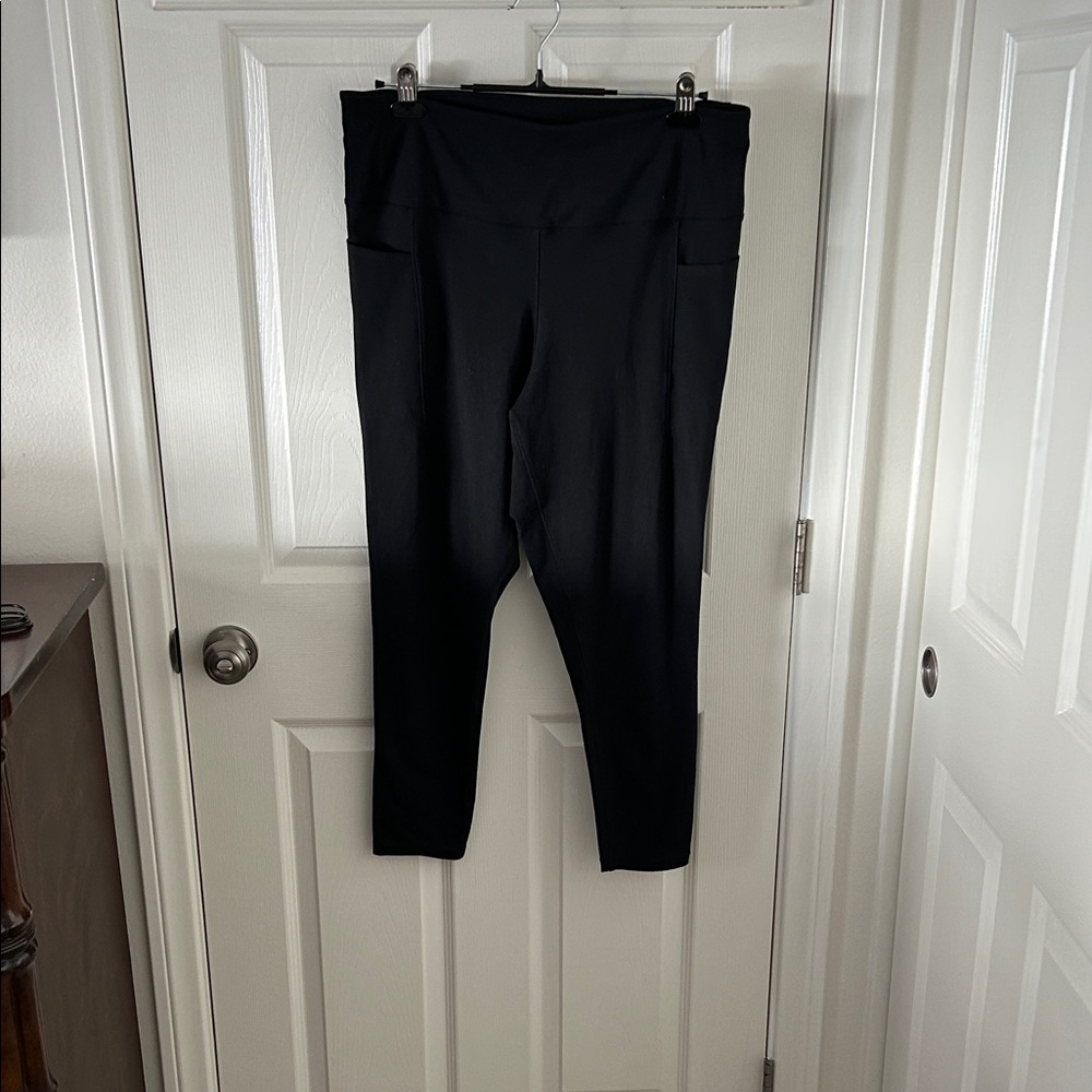 Danskin Women's Black Stretch Capri Pants With Pockets, Size XL